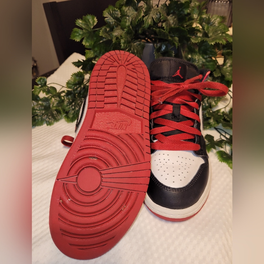 Nike Air jordan shoes for kids. - Picture 6 of 11